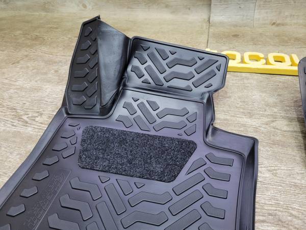 Резиновые коврики в салон Volvo XC60 (2017) 3D с бортиком